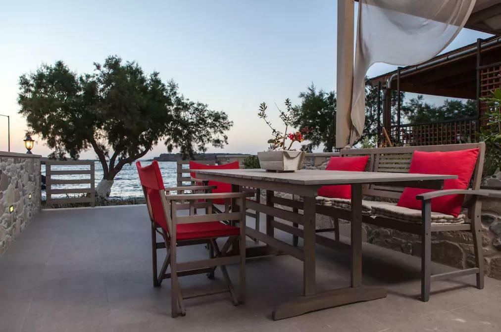 Appartamento On The Water Lodging 2 Falasarna Esterno foto